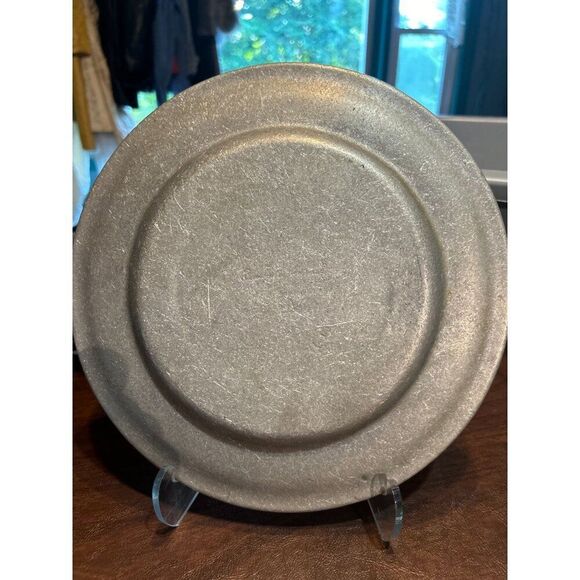 Vintage Pewter Friendship Plate With Embossed Love & Peace Shaking Hands - Picture 2 of 3